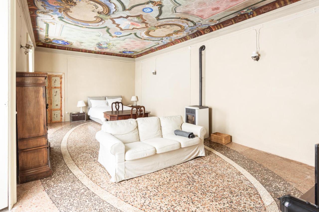 Palazzo Mia By Icasamia It Apartman Castello Cabiaglio Kültér fotó