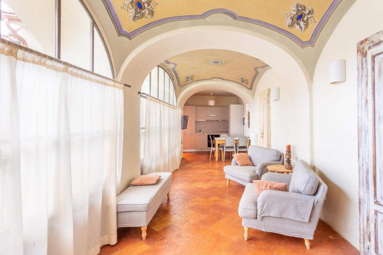 Palazzo Mia By Icasamia It Apartman Castello Cabiaglio Kültér fotó